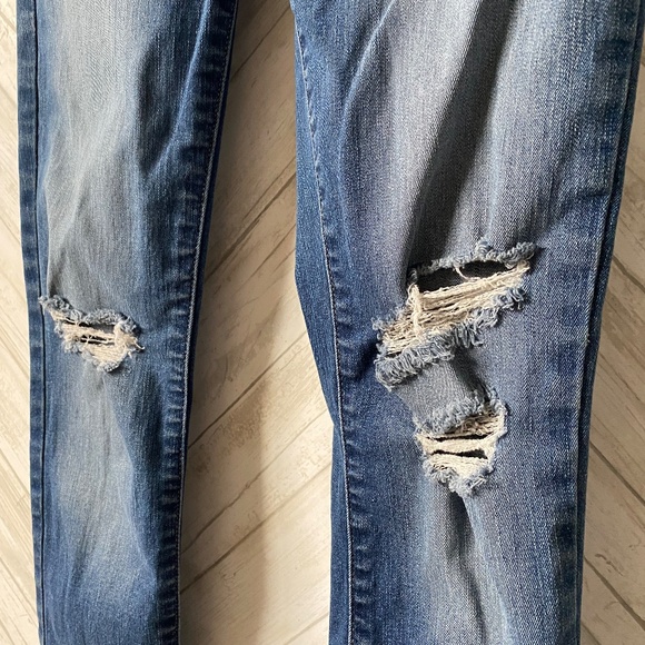 Guess Medium Rise Skinny Distressed Jeans - Picture 4 of 10